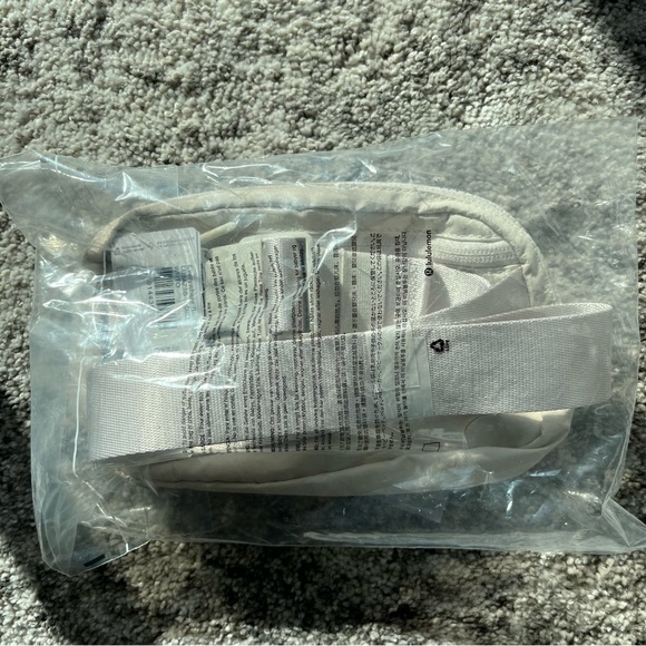 NWT LULULEMON Everywhere Belt Bag - Picture 5 of 5